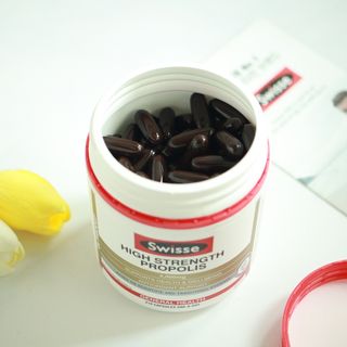 Swisse 스위스 고함량 프로폴리스 2,000mg 210정 — 5점을 준 리뷰어가 2021년 5월 올린 사용 사진