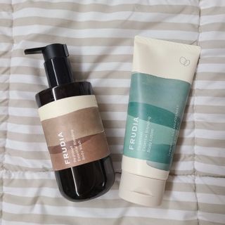 틱톡 [후르디아] 올리브영 아로마 비건 바디워시1종+바디로션1종 (그리너리) — 5점을 준 리뷰어가 2022년 11월 올린 사용 사진
