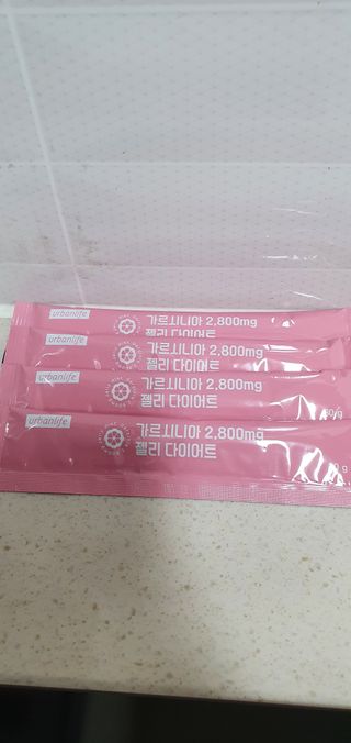 주식회사 얼굴반쪽 [얼굴반쪽 가르시니아 2,800mg] x 14포 1주 젤리 다이어트 보조제 체지방감소 — 5점을 준 리뷰어가 2021년 12월 올린 사용 사진