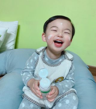 mom e 맘이 내추럴 베이비 케어 크림+바디오일 — 5점을 준 리뷰어가 2021년 1월 올린 사용 사진