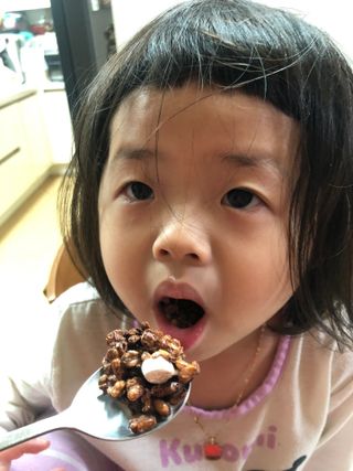 스낵스 와그작후루룩 3종_카카오2봉+아몬드2봉+딸기2봉 (총 6봉) — 5점을 준 리뷰어가 2024년 2월 올린 사용 사진