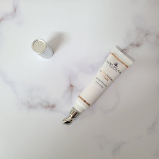 산수시 일루미네이팅 펄 영양 다크서클 스틱 아이 크림 케어 15ml — 5점을 준 리뷰어가 2021년 6월 올린 사용 사진