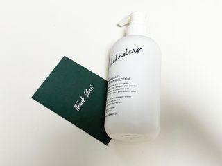 [위켄더스] 끈적임 없이 수분감을 채워주는 핸드& 바디로션 1종 랜덤발송 — 5점을 준 리뷰어가 2022년 4월 올린 사용 사진