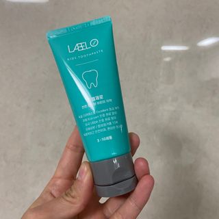 치과에서 쓰는 치약 _ 라벨제로 저불소 꼬마, 키즈, 유아, 베이비, 주니어 안전한 어린이치약 — 5점을 준 리뷰어가 2023년 1월 올린 사용 사진