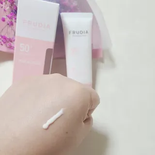 [후르디아] 모공블러 비건 선 프라이머 — 5점을 준 리뷰어가 2022년 6월 올린 사용 사진
