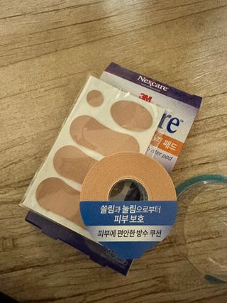3M 넥스케어 물집방지쿠션테이프 1매 + 물집방지패드 10매 — 5점을 준 리뷰어가 2024년 4월 올린 사용 사진
