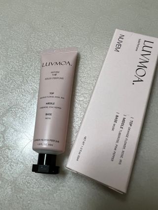 러브모아 향수 고체향수 승무원 고체향수 바르는 향수 니치향수 도손 우드세이지 앤 씨솔트 — 5점을 준 리뷰어가 2022년 12월 올린 사용 사진