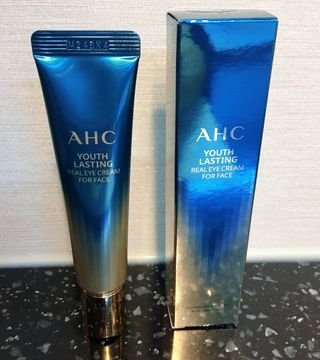 [NEW 탄력유턴 아이크림] AHC 유스 래스팅 리얼 아이크림 포 페이스 — 4.5점을 준 리뷰어가 2021년 2월 올린 사용 사진