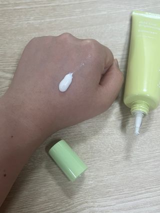 아이레시피 마일드시카 브라이트닝 업 선스크린 SPF50+ PA++++ — 5점을 준 리뷰어가 2023년 6월 올린 사용 사진