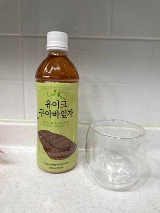 소담스퀘어 상암 제로카페인x제로칼로리 제주 유기농 유이크 구아바잎차 500ml x 6개입 (1박스) — 3.5점을 준 리뷰어가 2022년 11월 올린 사용 사진