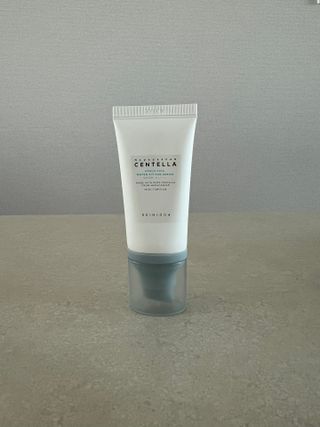 [스킨1004] 마다가스카르 센텔라 히알루-시카 워터핏 선세럼 50ml — 5점을 준 리뷰어가 2024년 5월 올린 사용 사진
