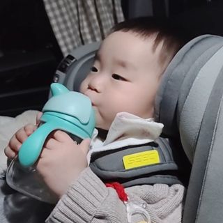 유비맘 트라이탄 코니빨대컵_컬러 랜덤 발송 — 5점을 준 리뷰어가 2021년 2월 올린 사용 사진