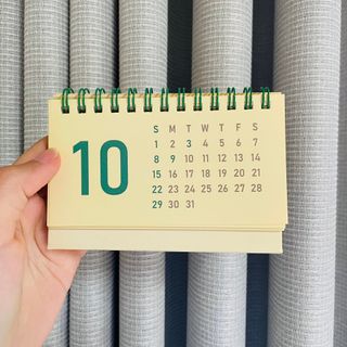 리훈 2024년달력 언더모니터 미니 탁상달력 — 5점을 준 리뷰어가 2023년 10월 올린 사용 사진