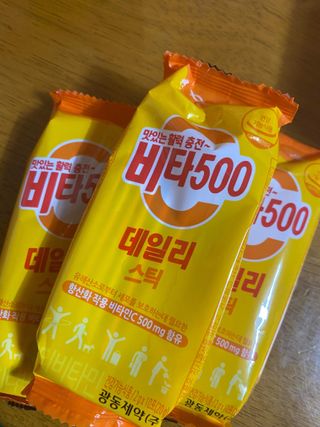 광동생활건강 [광동] 비타500데일리스틱 크리스마스 에디션 60포+20포 추가 증정&쇼핑백+스티커 gift — 4.5점을 준 리뷰어가 2021년 12월 올린 사용 사진
