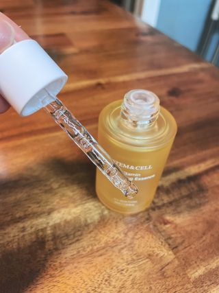 체르엠 스템앤셀 비타민 브라이트닝 에센스 30ml 1개 — 5점을 준 리뷰어가 2021년 8월 올린 사용 사진