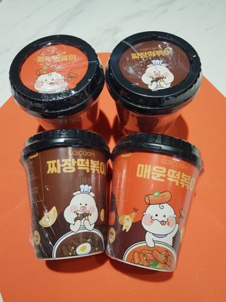 유비쿡 컵떡볶이 매운컵떡볶이2개/ 짜장컵떡볶이 2개  총 4개세트 — 5점을 준 리뷰어가 2021년 2월 올린 사용 사진