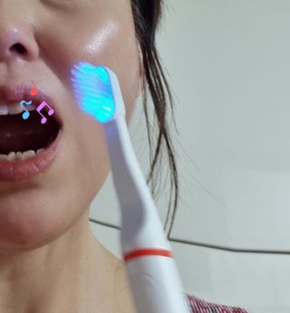 트로마츠 심플 미세전류 칫솔 — 5점을 준 리뷰어가 2022년 5월 올린 사용 사진