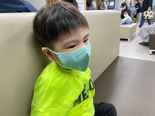 [블루 본 아이노우] 유아용 컬러마스크 40 PCS SET 2중 택 1 — 5점을 준 리뷰어가 2021년 4월 올린 사용 사진