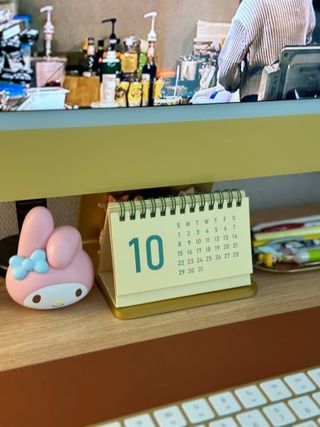 리훈 2024년달력 언더모니터 미니 탁상달력 — 5점을 준 리뷰어가 2023년 10월 올린 사용 사진