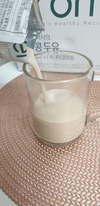 이롬 황성주 박사의 국산콩 두유 검은콩과 17곡 프리미엄 — 5점을 준 리뷰어가 2021년 5월 올린 사용 사진