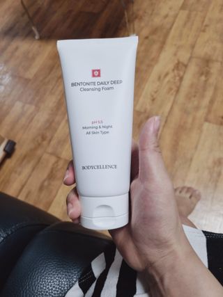 바디셀런스 벤토나이트 데일리 약산성 딥클렌징폼 120ml — 5점을 준 리뷰어가 2021년 12월 올린 사용 사진