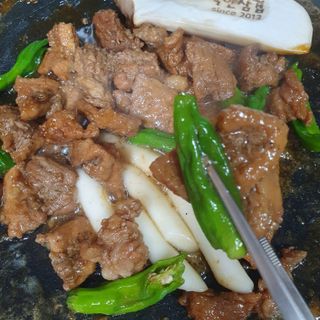 소담스퀘어 상암 통큰오리착한삼겹 1석3조수제양념돼지갈비 — 5점을 준 리뷰어가 2022년 12월 올린 사용 사진
