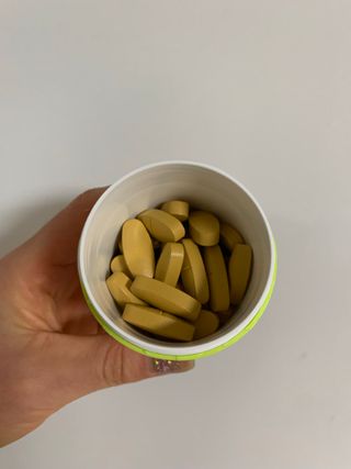 Swisse 스위스 고함량 밀크씨슬 35,000mg 60정 — 5점을 준 리뷰어가 2021년 11월 올린 사용 사진