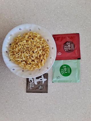 [풀무원] 자연은맛있다 정면, 백면, 홍면  세트 — 5점을 준 리뷰어가 2021년 4월 올린 사용 사진