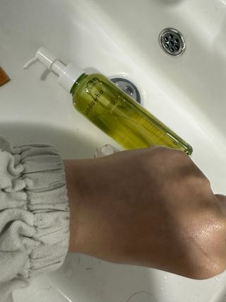 스킨큐어 산다화 순한 클렌징 동백 오일 200ml — 5점을 준 리뷰어가 2023년 4월 올린 사용 사진
