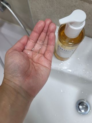 스킨1004 [SKIN1004] 마다가스카르 센텔라 라이트 클렌징 오일 200ml — 5점을 준 리뷰어가 2024년 8월 올린 사용 사진