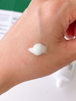 랑벨 랑바이오 블랙 시카 크림 50ml(블랙비 프로폴리스, 시카 4종, 판테놀 10 함유) — 5점을 준 리뷰어가 2022년 7월 올린 사용 사진