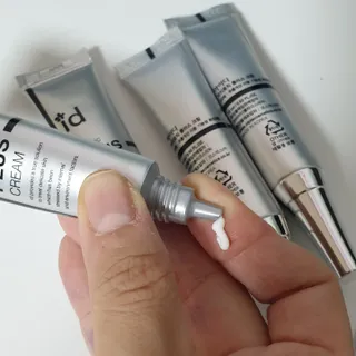 아이디플라코스메틱 아이디 브이로직 플러스 크림 15ml X 4EA — 5점을 준 리뷰어가 2022년 1월 올린 사용 사진