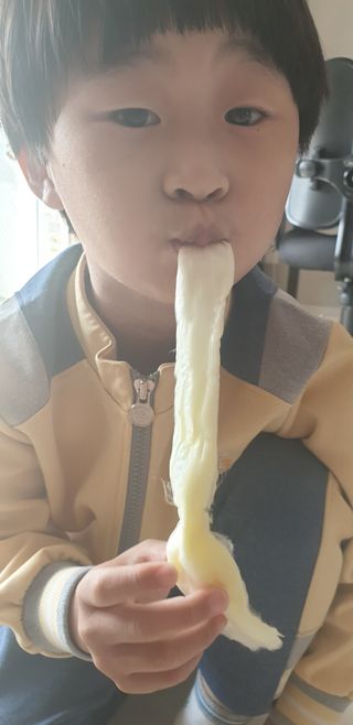 딜라이트 프로젝트  달콤한 눈꽃 간식세트( 눈꽃 솜사탕 / 레몬라임 솜사탕 / 달고나 총 7EA+스마트톡 증정) — 5점을 준 리뷰어가 2022년 5월 올린 사용 사진
