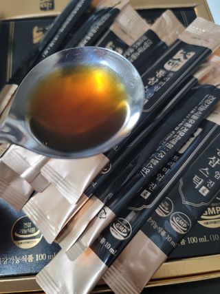 헬스업_천명진프리미엄홍삼스틱_10ml x 30포 — 5점을 준 리뷰어가 2021년 2월 올린 사용 사진