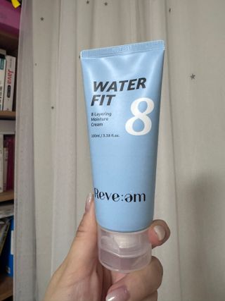 나우 [리브엠]피부 속부터 겹겹이, 촘촘하게! 워터핏8중 수분착붙 크림 — 5점을 준 리뷰어가 2024년 12월 올린 사용 사진