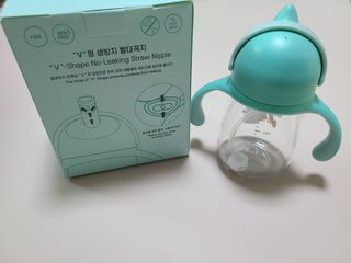 유비맘 트라이탄 코니빨대컵_컬러 랜덤 발송 — 5점을 준 리뷰어가 2021년 4월 올린 사용 사진