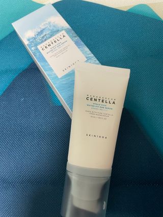[스킨1004] 마다가스카르 센텔라 히알루-시카 워터핏 선세럼 50ml — 5점을 준 리뷰어가 2024년 5월 올린 사용 사진