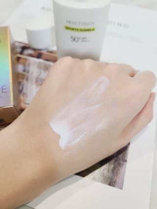 아이레시피 모이스트터치 스포츠 선밀크 50ml (SPF50+ PA+++) — 4점을 준 리뷰어가 2023년 4월 올린 사용 사진