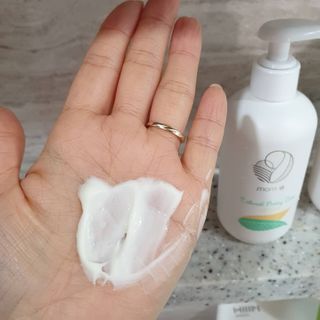 mom e 맘이 내추럴 베이비 케어 샴푸앤바스+로션 — 5점을 준 리뷰어가 2021년 1월 올린 사용 사진
