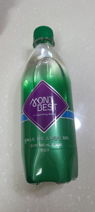 몽베스트 Montbest with Sparkling water Plain 20병 — 4점을 준 리뷰어가 2021년 11월 올린 사용 사진