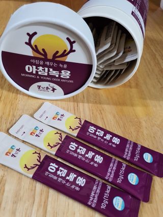 [몸엔용] 전국 이마트 런칭 신상, 아침을 깨우는 녹용 아침녹용 10g x 28포 — 4.5점을 준 리뷰어가 2021년 7월 올린 사용 사진