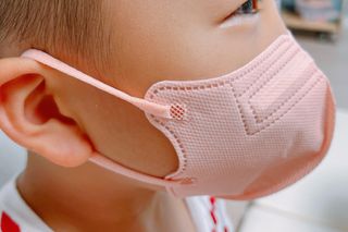 [애니가드] 키즈 라이트 KC인증 새부리형 패션 컬러마스크 30매 소형 어린이 — 5점을 준 리뷰어가 2022년 7월 올린 사용 사진