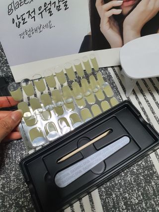 데싱디바 글레이즈 젤네일 스프링 프렌치 네일_5종 중 택 1 — 5점을 준 리뷰어가 2021년 9월 올린 사용 사진