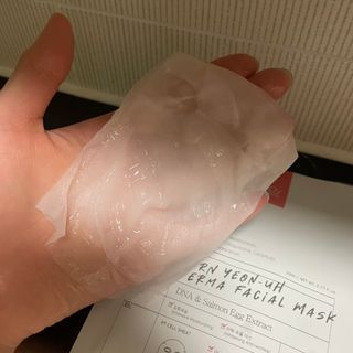 쿠피 피디알엔 연어 더마 페이셜 마스크 — 5점을 준 리뷰어가 2022년 1월 올린 사용 사진