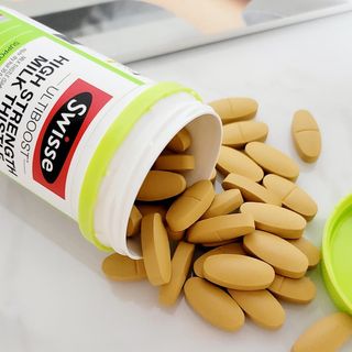 Swisse 스위스 고함량 밀크씨슬 35,000mg 60정 — 2.5점을 준 리뷰어가 2021년 11월 올린 사용 사진