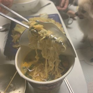 NISSIN 닛신 컵누들  4종 - 씨푸드오리지날, 씨푸드 스파이시, 씨푸드 커리, 씨푸드 XO소스 — 3점을 준 리뷰어가 2021년 12월 올린 사용 사진
