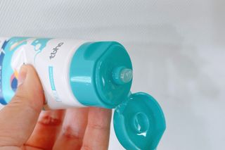 닥터데디스 안심불소 튼튼치약(청포도, 민트 중 택 1) 60g + 여행용 미니 치약 15g — 5점을 준 리뷰어가 2022년 7월 올린 사용 사진