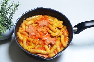 빨간키트 떡볶이 밀키트 2~3인분 매운맛 국물 떡볶이 만들기 쉬운 황금 레시피 분말 소스로 간편한 요리 — 5점을 준 리뷰어가 2021년 8월 올린 사용 사진