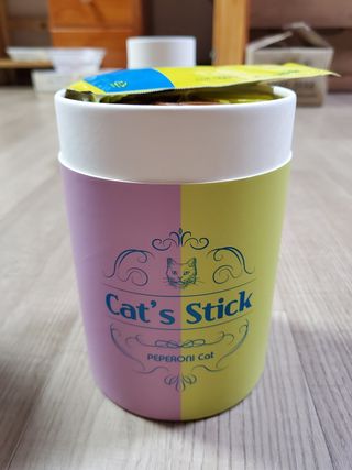 페페로니 맛있는 스틱 - 무항생제 닭고기 15개 + 원양선 참치 15개 — 5점을 준 리뷰어가 2021년 8월 올린 사용 사진