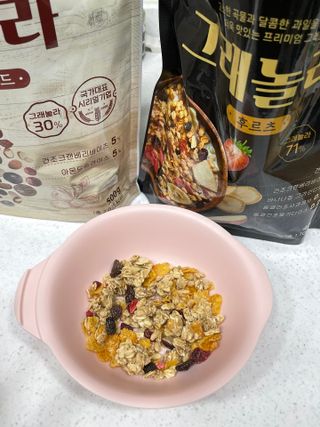 씨알푸드 씨알로 그래놀라 2종 후르츠+크랜베리 아몬드 — 5점을 준 리뷰어가 2022년 7월 올린 사용 사진